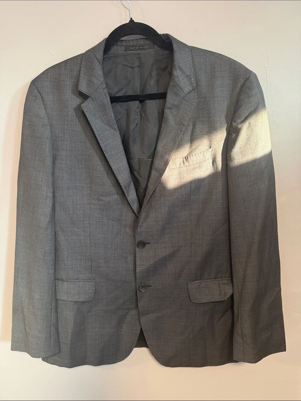 Hugo Boss Men's Gray Two-Button Suit Jacket - Classic Tailored Style 42R